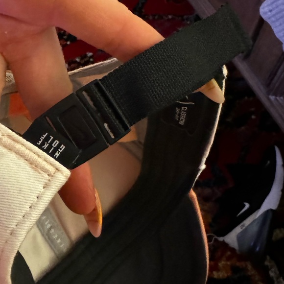 Colorblock, adjustable size Nike ball cap - Picture 2 of 2